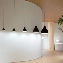 Louis Poulsen Lámpara Colgante Toldbod 250 7 Louis Poulsen Lámpara Colgante Toldbod 250 -Iluminación Tienda 41404 05 03 0b896f744c