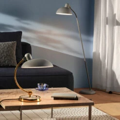 Fritz Hansen Lámpara De Pie Kaiser Idell 6556-F -Iluminación Tienda 46877 04 03 a1892e1e26
