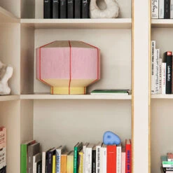 Hay Lámpara De Mesa Bonbon 380 -Iluminación Tienda Bonbon lampskarm ice cream bord miljo 0a49afa31a