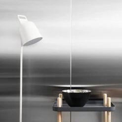 Normann Copenhagen Lámpara De Pie Stage -Iluminación Tienda Stage Floor Lamp EU galleri 3 79d9375e79